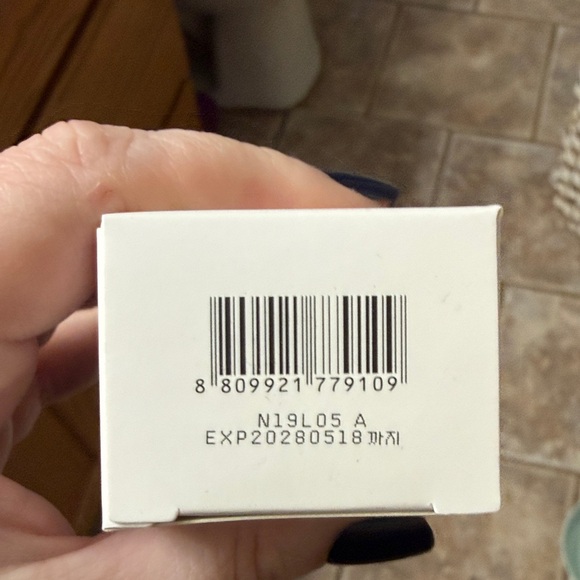 Medicube Red Erasing Cream for Acne - White - Picture 5 of 5